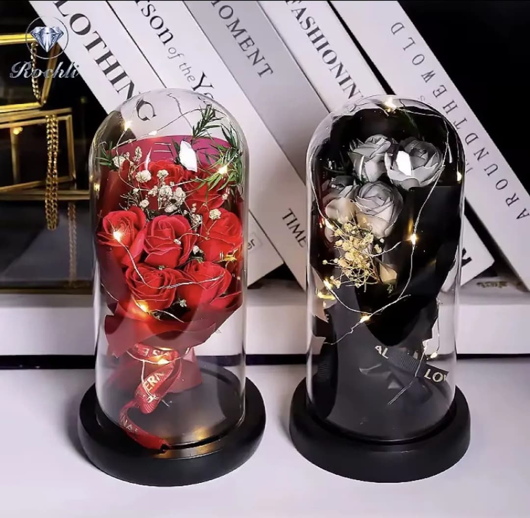 ELEGANT GLASS ROSES